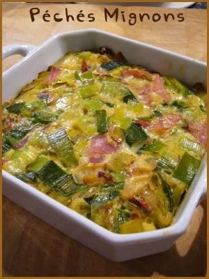 Flan de poireau au bacon délicieusement servi, une recette savoureuse.