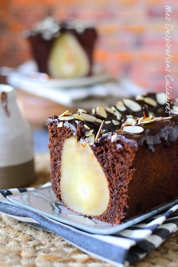 Gâteau au chocolat et poires entières, un dessert gourmand à savourer