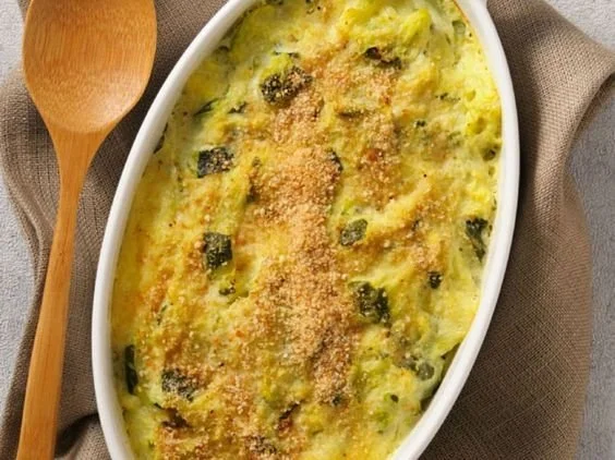 Gratin de pâtisson facile et savoureux avec une couche dorée au fromage