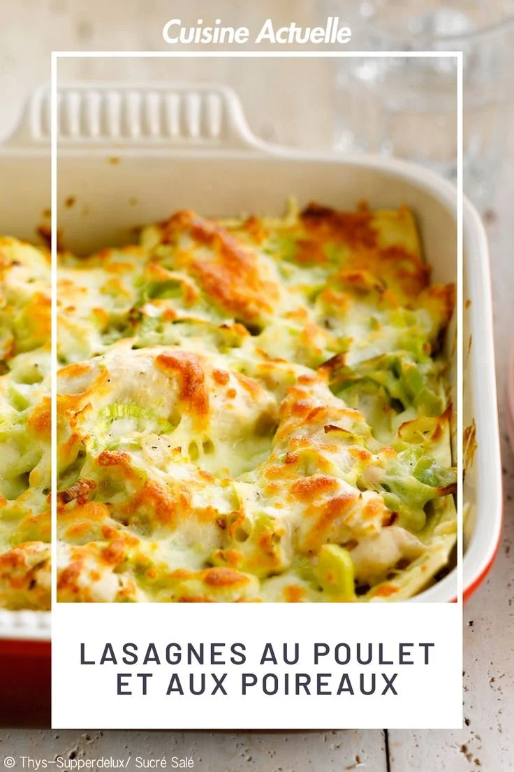 Lasagnes au poulet et poireaux, un plat savoureux à base de poulet tendre et de légumes.
