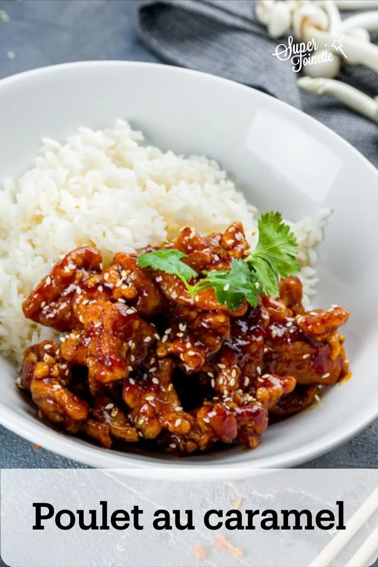 Plat de poulet au caramel savoureux et appétissant.
