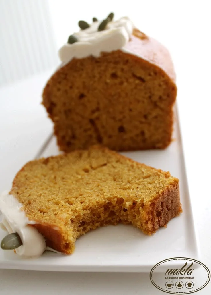 Pumpkin Bread avec glaçage au cream cheese, savoureux et réconfortant.