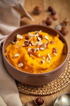 Purée de potimarron crémeuse et savoureuse dans un bol