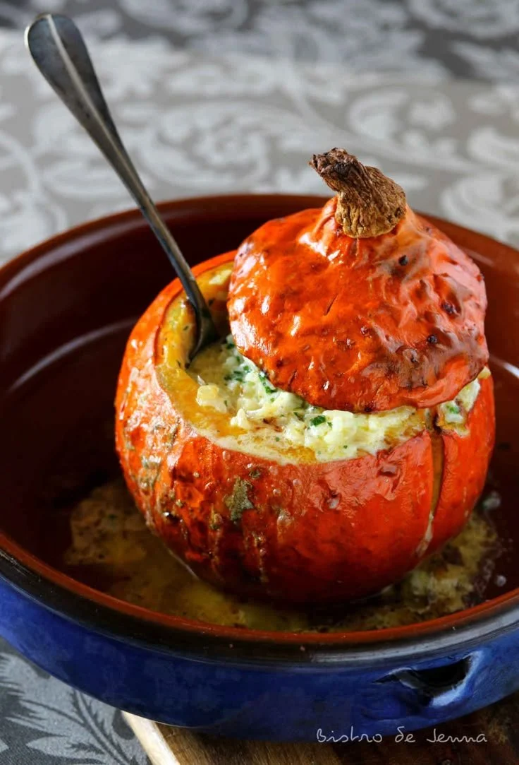 Potimarron farci au riz persillé cuit au four, recette savoureuse et colorée