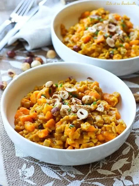 Risotto de crozets au potimarron et comté présenté dans une assiette.