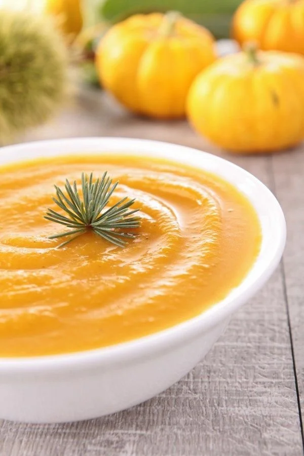Recette de soupe au potiron et pommes de terre dans un bol